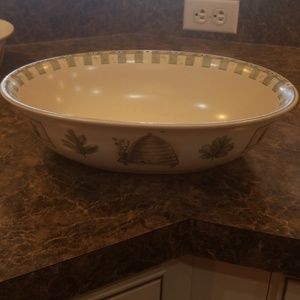 Oval serving bowl